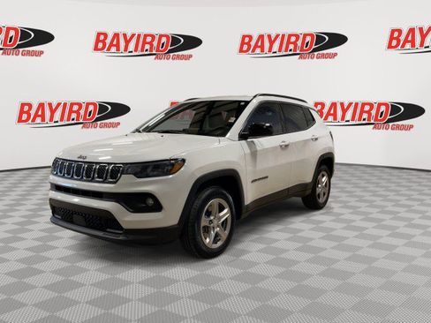 Used 2024 Jeep Compass Latitude image 4
