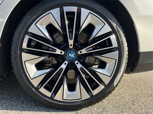 Certified 2025 BMW i5 xDrive40 w/ Premium Package image 30