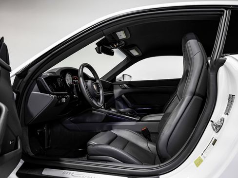 Used 2023 Porsche 911 Carrera w/ Premium Package RWD image 21