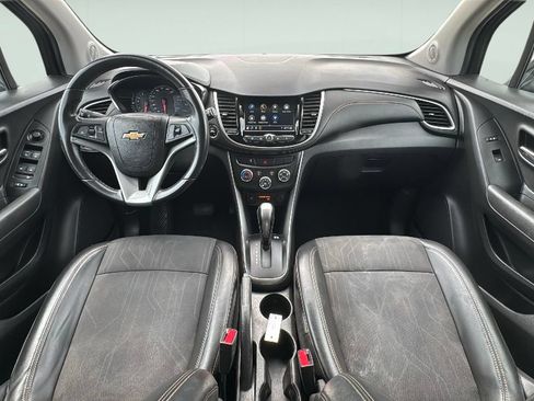 Used 2019 Chevrolet Trax LT w/ LT Convenience Package FWD image 2