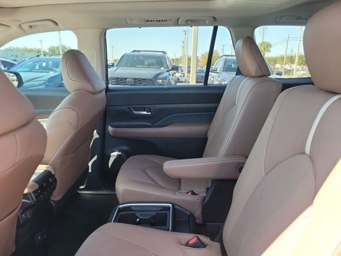 New 2026 Toyota Grand Highlander Platinum image 10