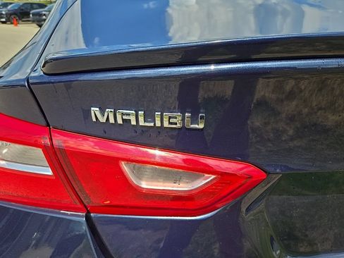Used 2017 Chevrolet Malibu LT FWD image 5