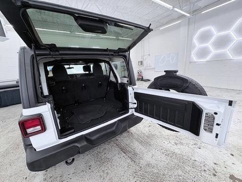 Used 2018 Jeep Wrangler Unlimited Sport S image 10