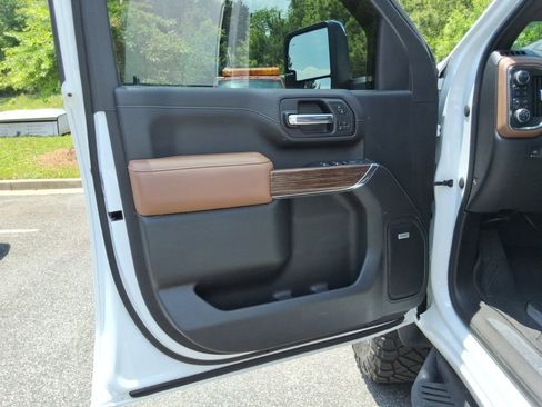 Used 2020 Chevrolet Silverado 2500 High Country w/ Z71 Off-Road Package AWD/4WD image 23