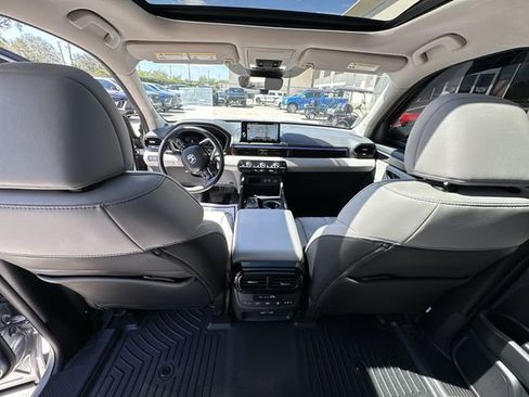 Used 2023 Honda Pilot Touring image 32