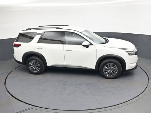 Used 2025 Nissan Pathfinder SV AWD/4WD image 33