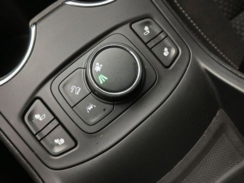 Used 2023 GMC Terrain SLE w/ Driver Convenience Package image 31