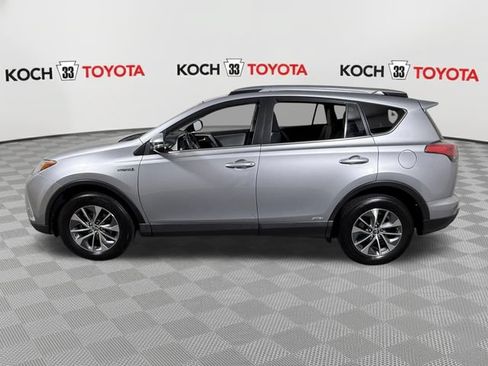 Used 2018 Toyota RAV4 XLE w/ Convenience Package AWD/4WD image 4
