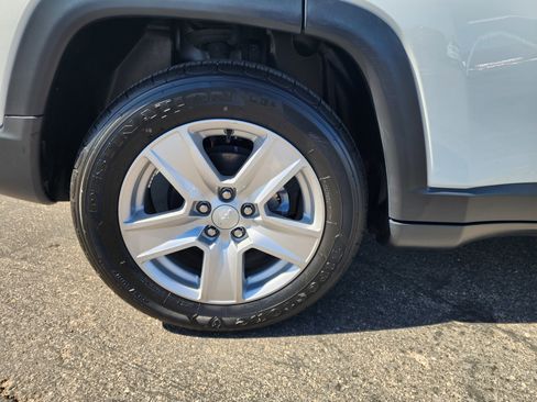 Used 2022 Jeep Compass Latitude w/ Convenience Group FWD image 11