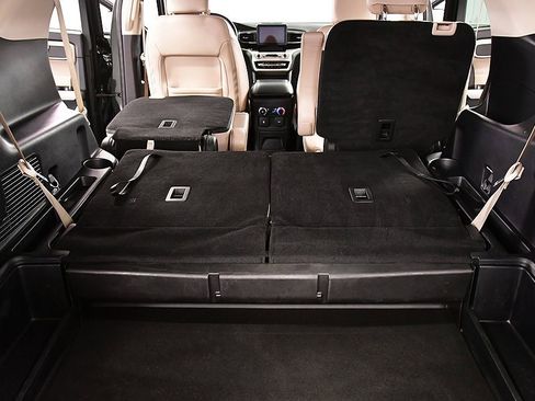 Used 2022 Ford Explorer XLT w/ Equipment Group 202A image 32