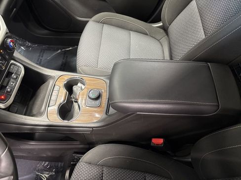 Used 2023 GMC Acadia SLE w/ LPO, Floor Liner Package image 20