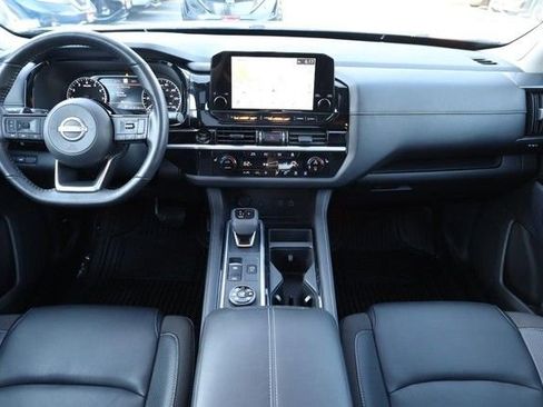 Certified 2025 Nissan Pathfinder SL w/ SL Premium Package AWD/4WD image 28