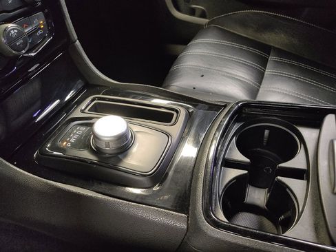 Used 2018 Chrysler 300 S image 26