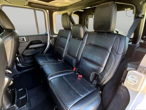 Used 2018 Jeep Wrangler Unlimited Sahara AWD/4WD image 21