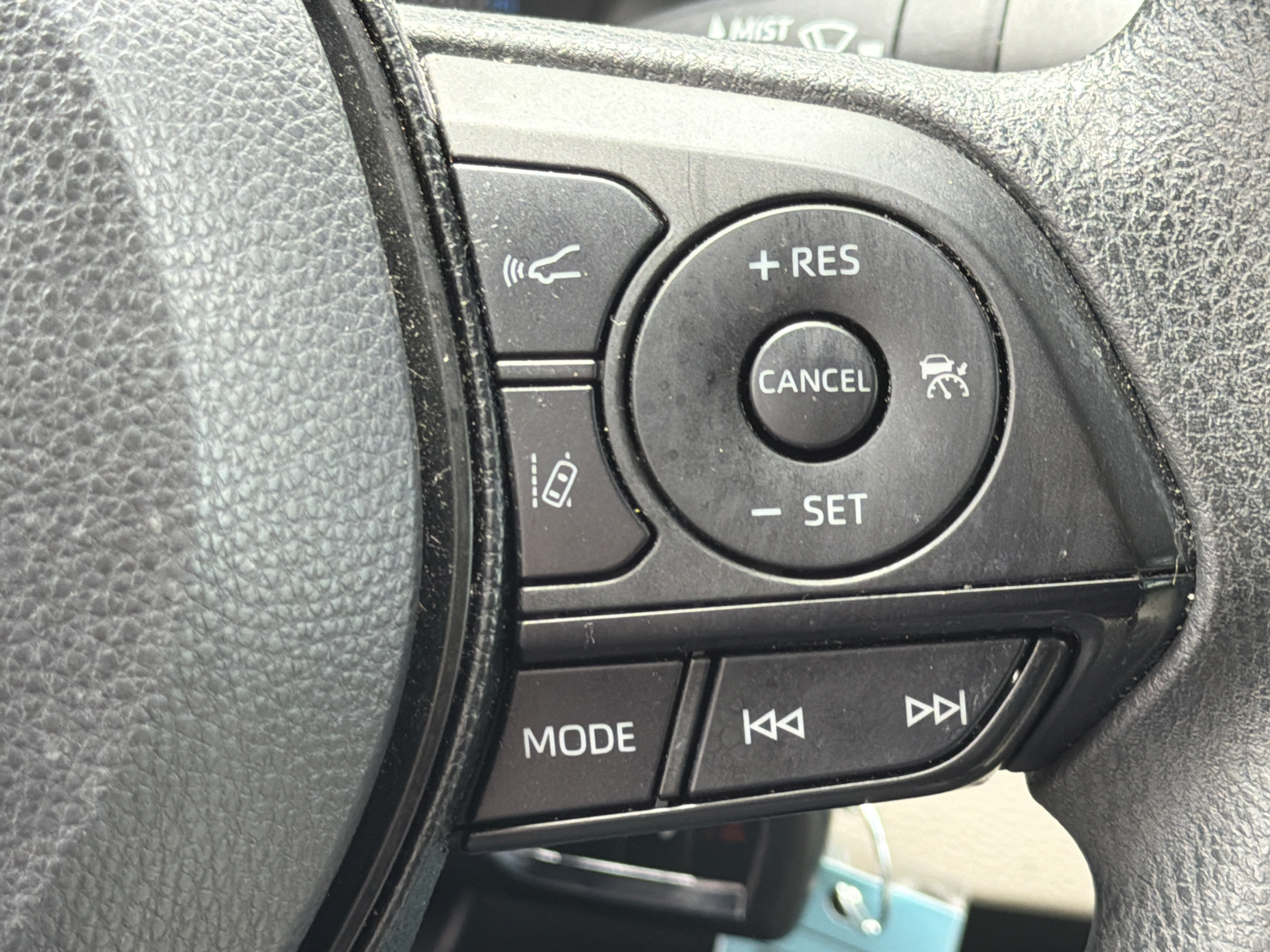Used 2020 Toyota Corolla LE FWD image 25