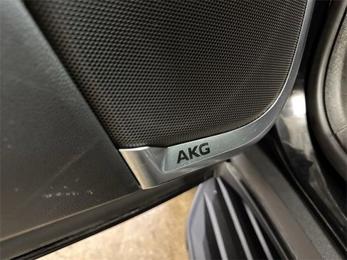 Used 2022 Cadillac Escalade Premium Luxury image 28