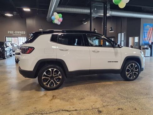 Used 2022 Jeep Compass Limited image 9