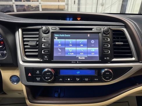 Used 2015 Toyota Highlander Limited image 12