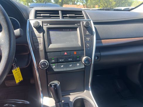 Used 2016 Toyota Camry LE FWD image 18