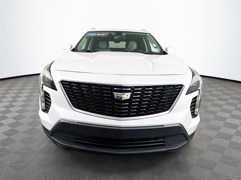 Used 2019 Cadillac XT4 Luxury w/ Cold Weather Package FWD image 2