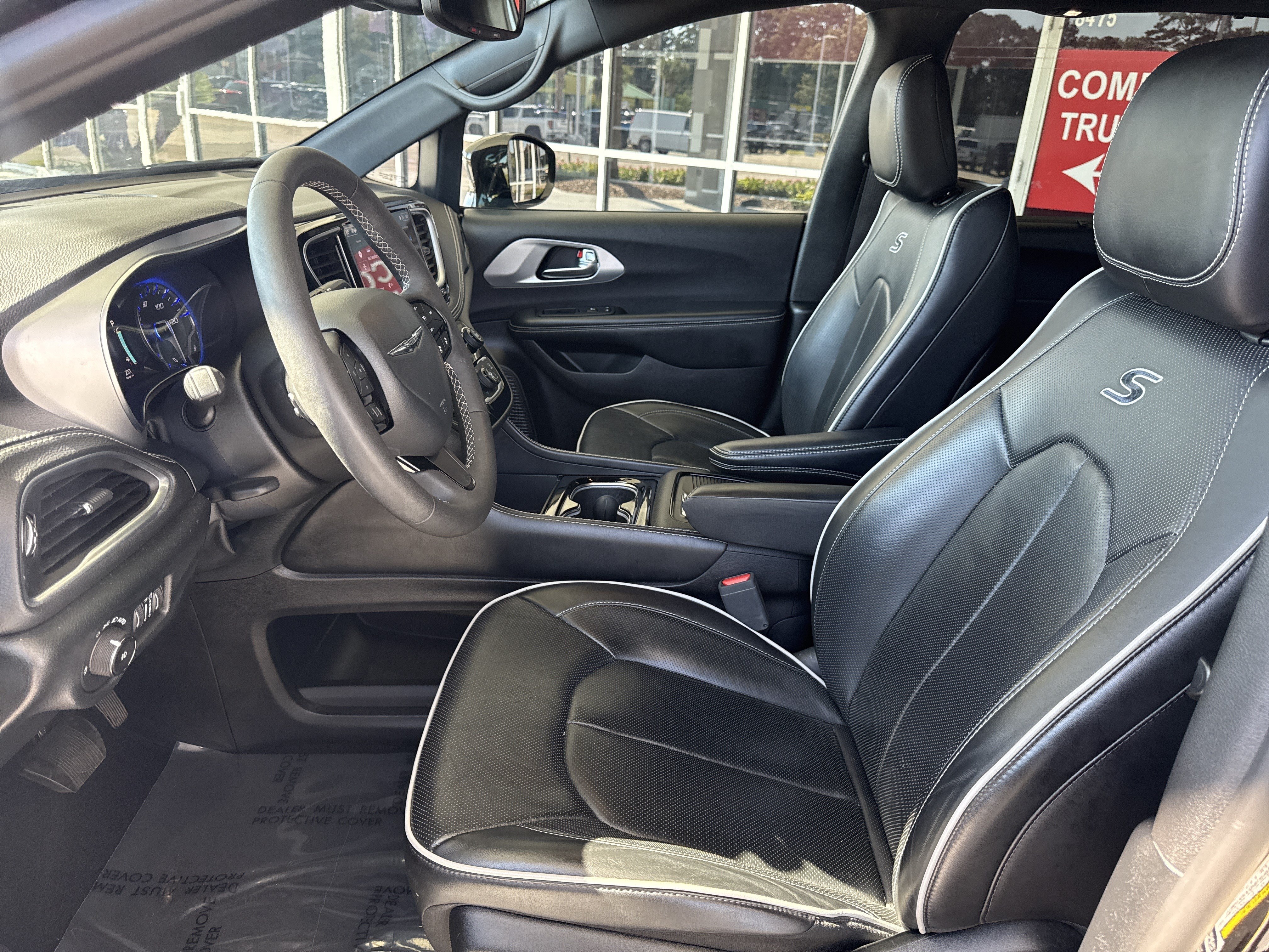 Used 2025 Chrysler Pacifica Limited FWD image 15