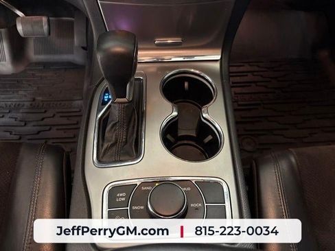 Used 2018 Jeep Grand Cherokee Laredo AWD/4WD image 17