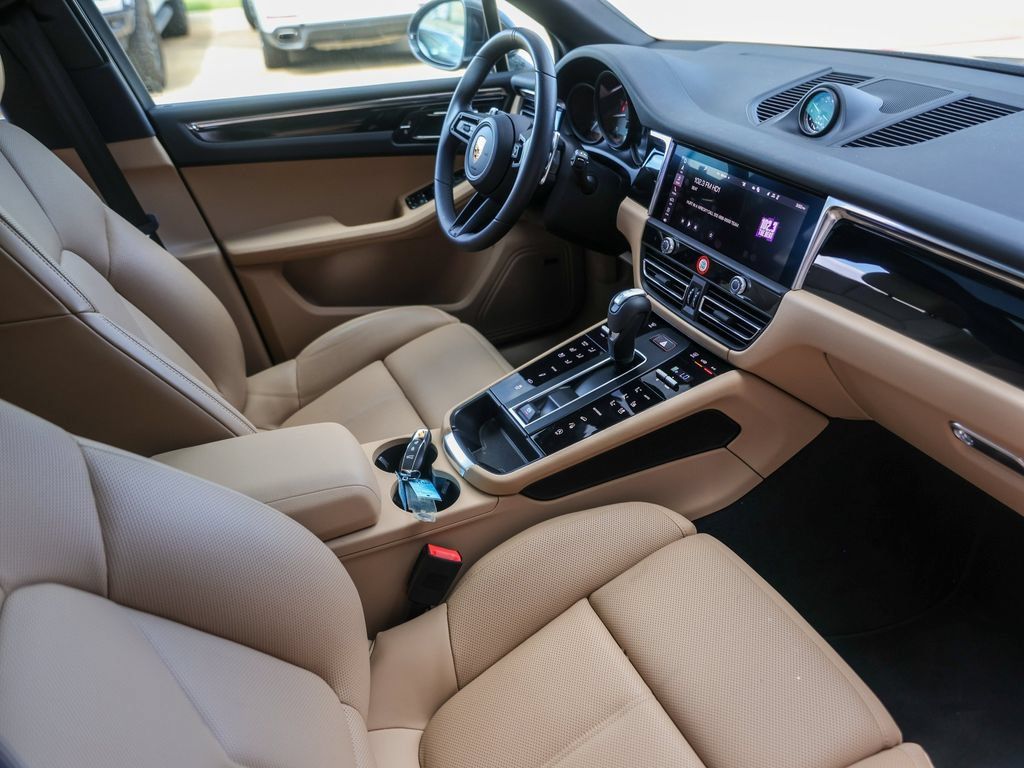 Certified 2026 Porsche Macan AWD/4WD image 74