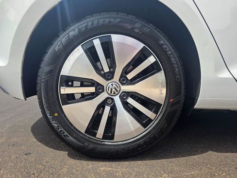 Used 2016 Volkswagen e-Golf SE w/ DC Fast Charging Package FWD image 30