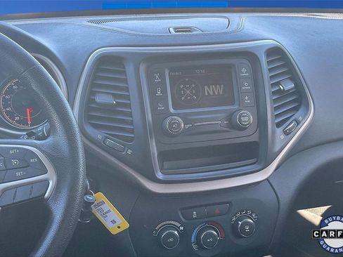 Used 2016 Jeep Cherokee Sport image 10