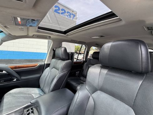 Used 2017 Lexus LX 570 4WD w/ Luxury Package image 9