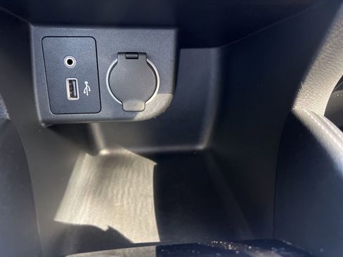 Used 2020 Nissan Kicks SR image 28