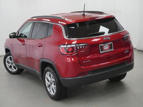Used 2025 Jeep Compass Latitude AWD/4WD image 12