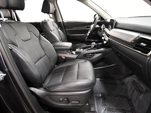 Certified 2025 Kia Telluride EX w/ EX Captain's Chair Package AWD/4WD image 19