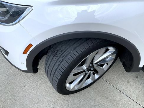 Used 2018 Lincoln MKX Reserve w/ Driver Assistance Package AWD/4WD image 23