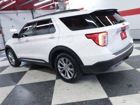 Used 2021 Ford Explorer XLT w/ Equipment Group 202A RWD image 6