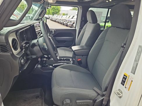 Used 2024 Jeep Wrangler Unlimited AWD/4WD image 12