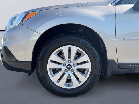 Used 2017 Subaru Outback 2.5i Premium AWD/4WD image 9