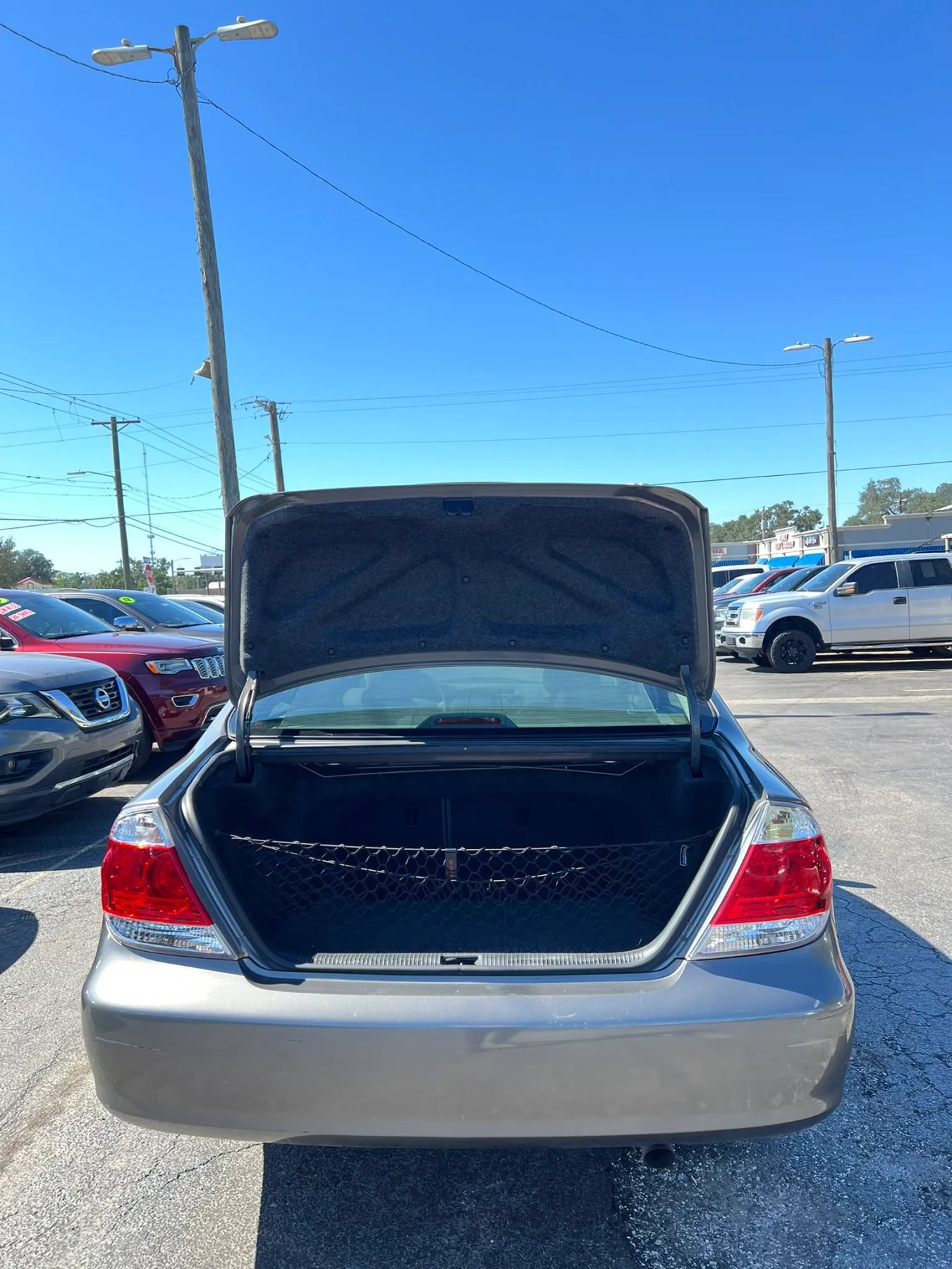 Used 2005 Toyota Camry XLE w/ VSC & Side Airbag Pkg FWD image 20