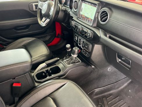 Used 2020 Jeep Gladiator Overland AWD/4WD image 16