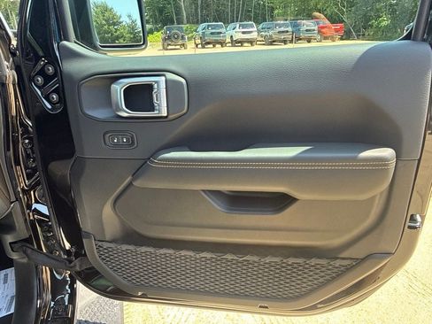 New 2026 Jeep Wrangler Unlimited Sahara AWD/4WD image 27