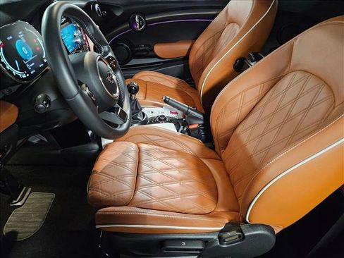 Used 2024 MINI Cooper 2-Door Hardtop w/ Signature Upholstery Package image 17