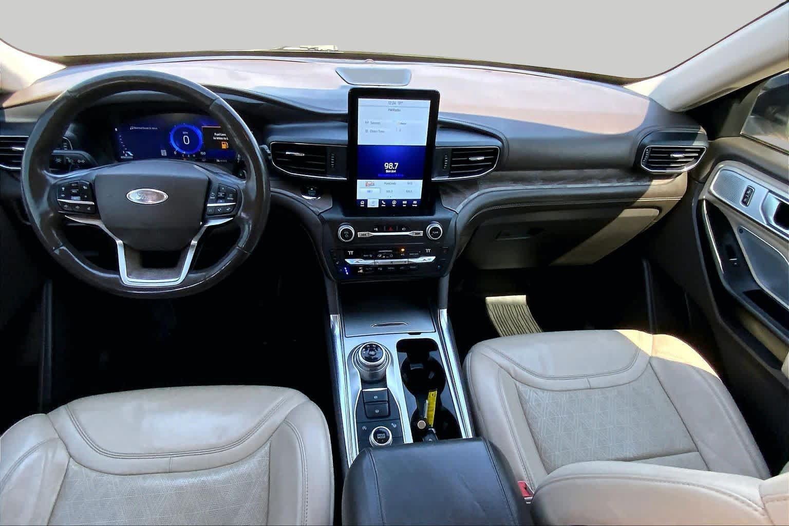 Used 2020 Ford Explorer Platinum w/ Premium Technology Package AWD/4WD image 16