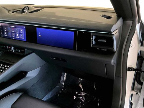 New 2026 Porsche Macan GTS Electric image 22