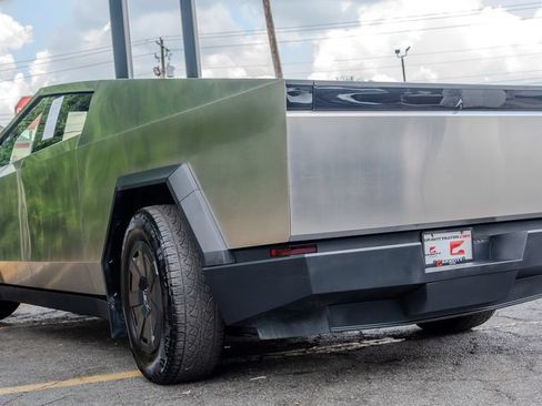 Used 2025 Tesla Cybertruck AWD Crew Cab image 22