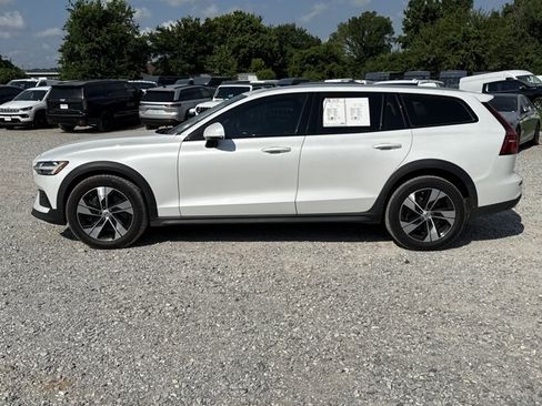 Used 2021 Volvo V60 T5 Cross Country AWD/4WD image 3