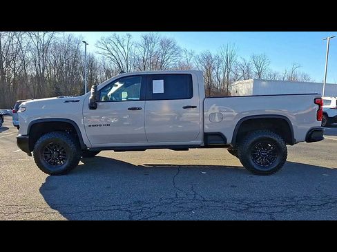 Used 2026 Chevrolet Silverado 2500 ZR2 w/ LPO, Dark Essentials Package image 5
