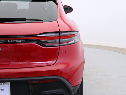 Used 2025 Porsche Macan image 14