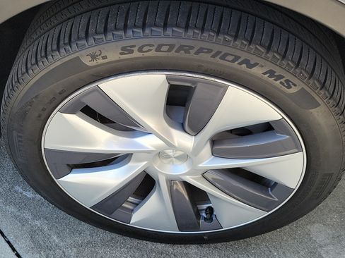 Used 2023 Tesla Model Y Long Range AWD/4WD image 11