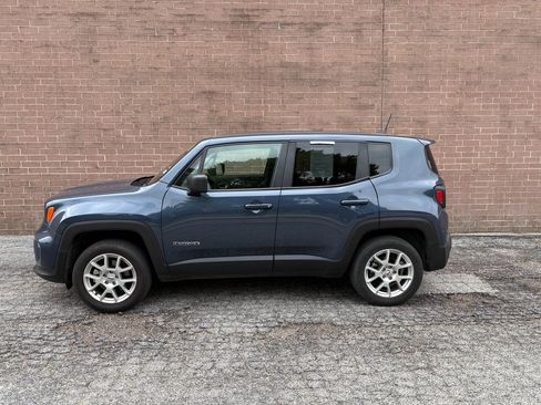 Used 2023 Jeep Renegade Latitude AWD/4WD image 2