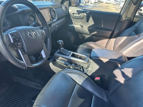 Used 2023 Toyota Tacoma TRD Sport w/ TRD Premium Sport Package AWD/4WD image 11